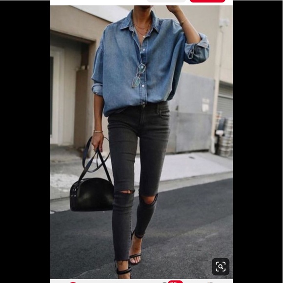 Madewell Tops - Madewell denim top ❤️🎁💖